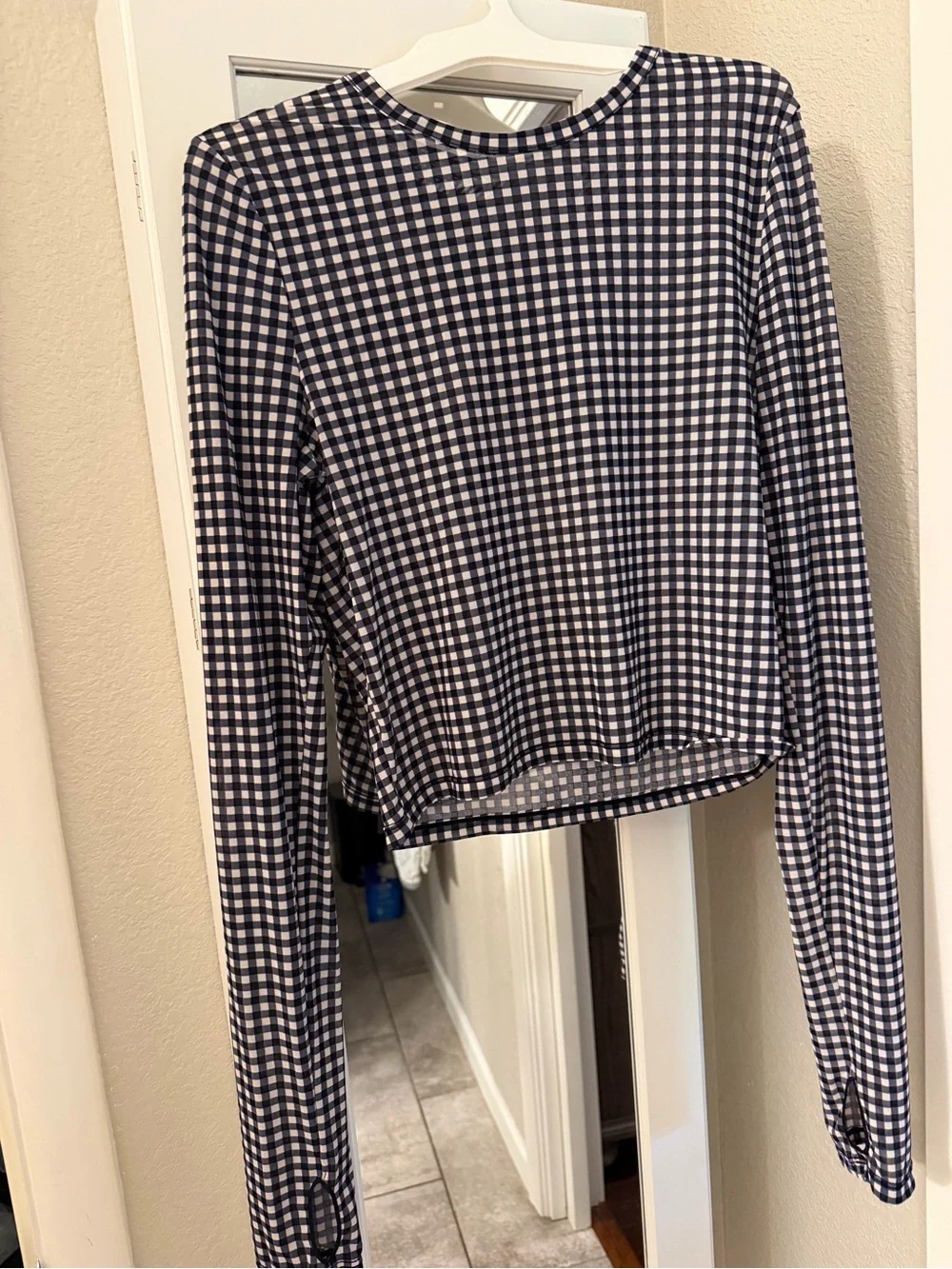ALO Yoga Meah Gingham Long-Sleeve Crop Top
